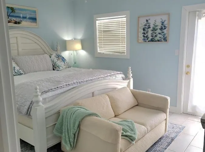 Apartment Southern Exposure 13ad By Pkrm *